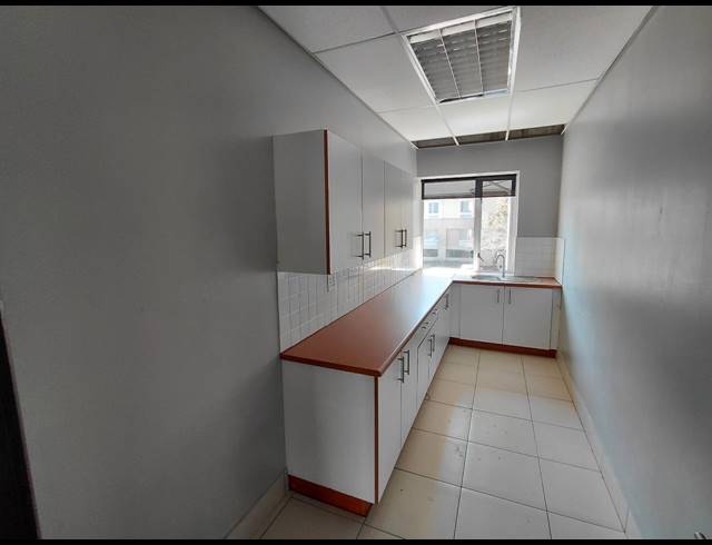 423M² OFFICE TO LET IN WOODMEAD
